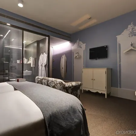 Lx Boutique Hotel