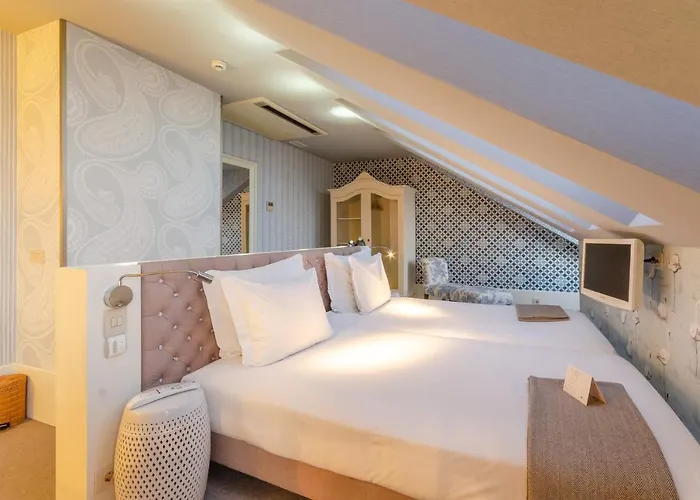 Lx Boutique Hotel 4*